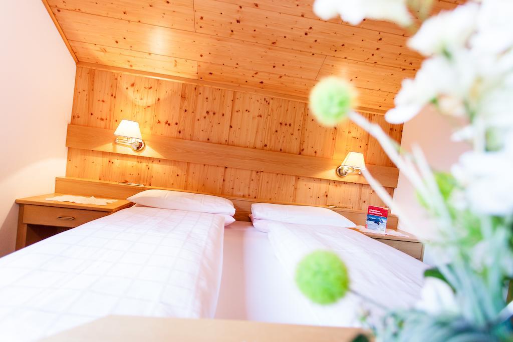 Gasthof Tuscherhof Braies  Room photo